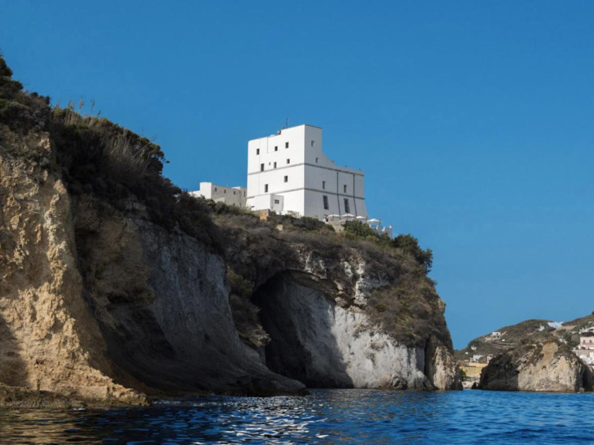 Hotel Torre Dei Borboni Ponza Exterior photo